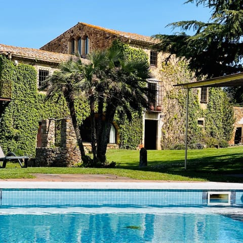 Property building, Restaurant/places to eat, Garden, Garden view, Swimming pool