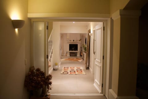 Facade/entrance, flat iron