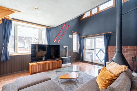 Communal lounge/ TV room, TV and multimedia, Living room
