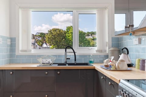 2 Harbour Court Saundersfoot Apartment in Saundersfoot