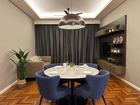 Living room, Dining area