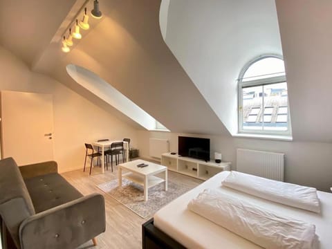 Bed, TV and multimedia, Living room, Photo of the whole room, Seating area, Bedroom