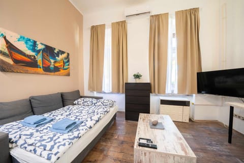 Bed, Living room