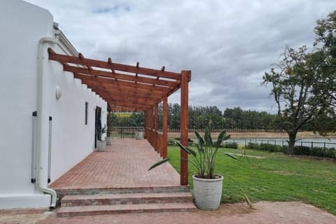 Bestuis Cottages - Die Walvis House in Cape Town