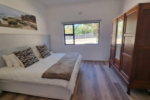 Bestuis Cottages - Die Walvis House in Cape Town