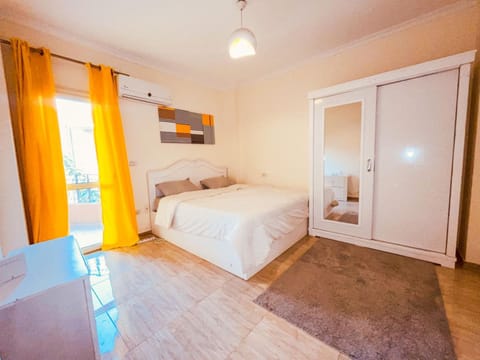 Photo of the whole room, Bedroom