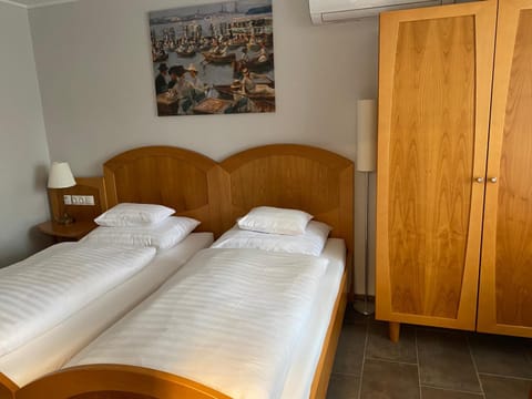 Bed, Photo of the whole room, Bedroom, wardrobe, air conditioner