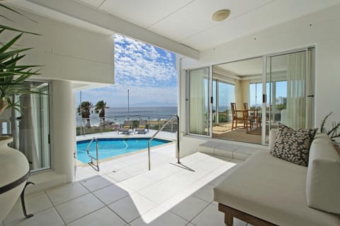 Patio, View (from property/room), Balcony/Terrace, Pool view, Sea view, Swimming pool, sunbed
