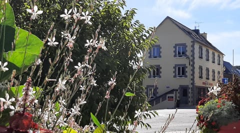 Aux Genêts D'Or Hotel in Brittany