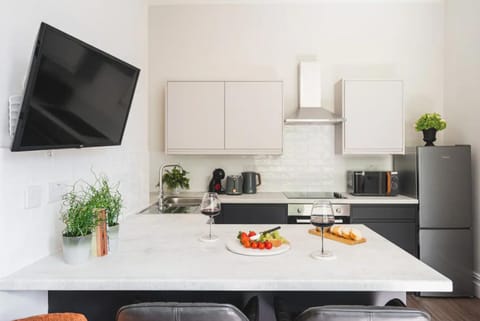 2-Bedroom Close to City Centre - Sleeps 6 Apartment in Cardiff