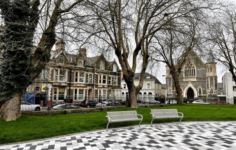 2-Bedroom Close to City Centre - Sleeps 6 Apartment in Cardiff