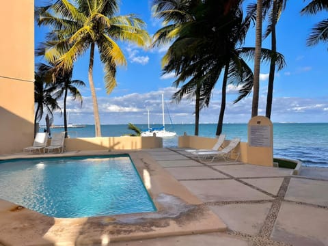 Pool view, Sea view, Swimming pool, sunbed