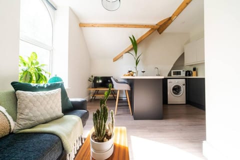 2-Bed · City Centre · Sleeps 4 Apartment in Cardiff