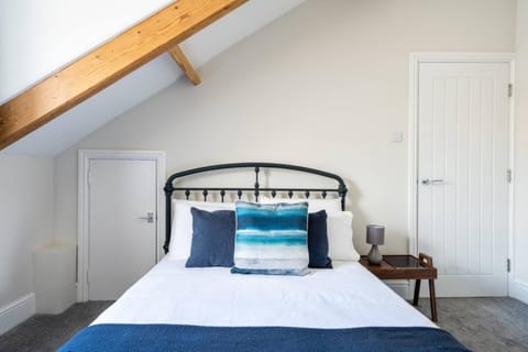 2-Bed · City Centre · Sleeps 4 Apartment in Cardiff