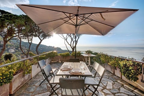 Property building, Balcony/Terrace, Living room