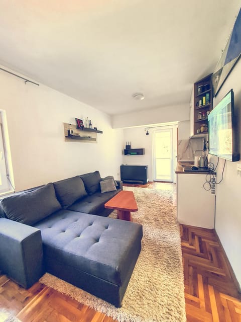 Communal lounge/ TV room, TV and multimedia, Living room, Seating area, Evening entertainment