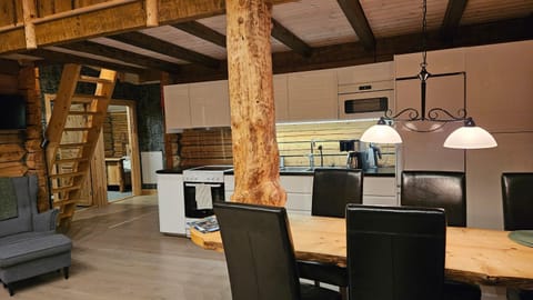 Kitchen or kitchenette, Seating area, Dining area