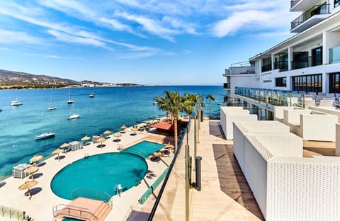 Pool view, Sea view