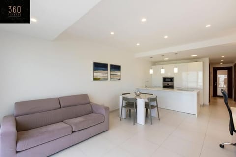 TV and multimedia, Kitchen or kitchenette, Living room, Seating area