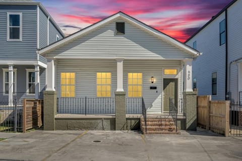 Mid-City 5BR w Fire Pit Near Superdome House in New Orleans