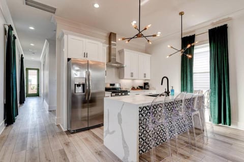 Modern 5BR w Superdome Views & Balcony House in New Orleans