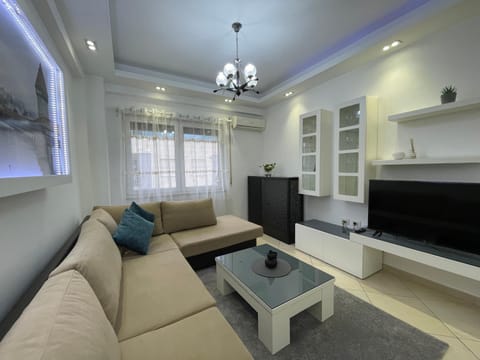 Communal lounge/ TV room, TV and multimedia, Living room, Seating area