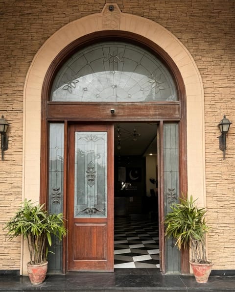 Facade/entrance, Day