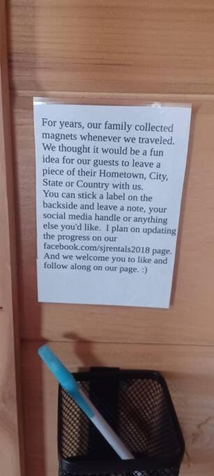 Sunrise Views Cabin with King Bed, Bar & Game Room Cabin in Penobscot