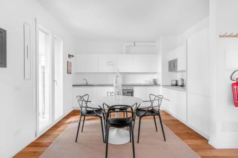 Kitchen or kitchenette, Dining area, minibar, pet friendly, stove