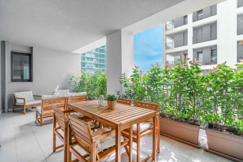 View (from property/room), Balcony/Terrace, Seating area, Dining area, Garden view