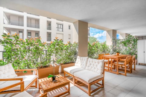 View (from property/room), Balcony/Terrace, Seating area, Garden view
