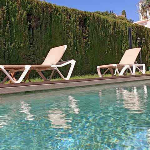 Swimming pool, sunbed