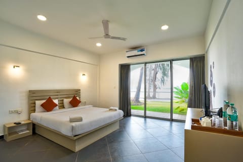 Photo of the whole room, Bedroom, towels, air conditioner