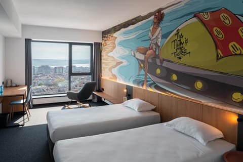 Bed, Photo of the whole room