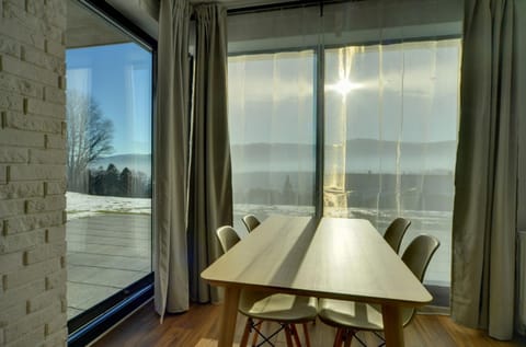 Balcony/Terrace, Mountain view