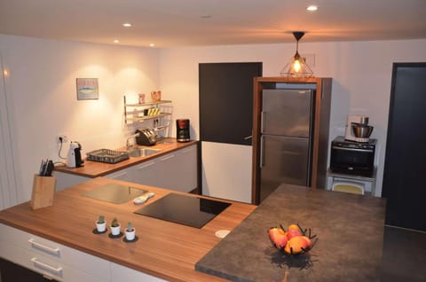 Villa en bois VUE MER avec jardin clos, WIFI, à 500m plage à l'Ile Grande en PLEUMEUR-BODOU REF-269 Villa in Brittany