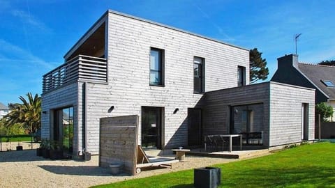 Villa en bois VUE MER avec jardin clos, WIFI, à 500m plage à l'Ile Grande en PLEUMEUR-BODOU REF-269 Villa in Brittany