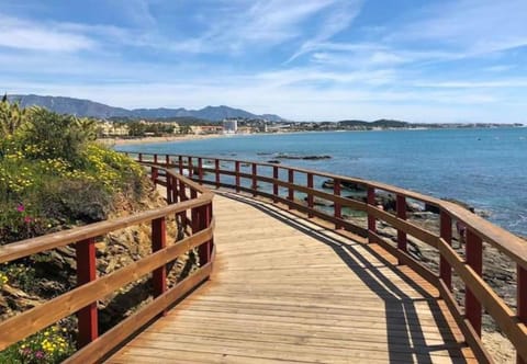 Precioso estudio con piscina a 200m del mar Apartment in Sitio de Calahonda