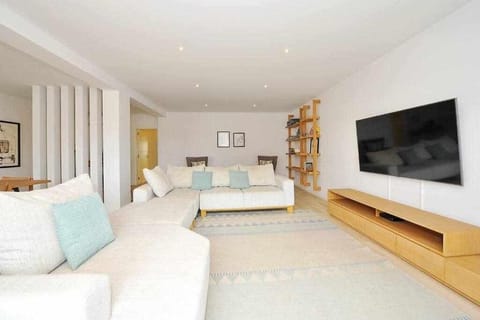 Communal lounge/ TV room, TV and multimedia, Living room, Seating area