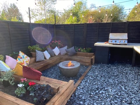 Patio, BBQ facilities