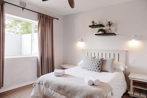 Bed, Bedroom, fireplace, towels