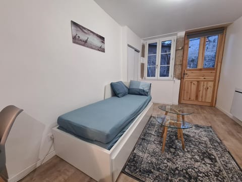 HeberGenève : Aux pieds du château Apartment in Gex