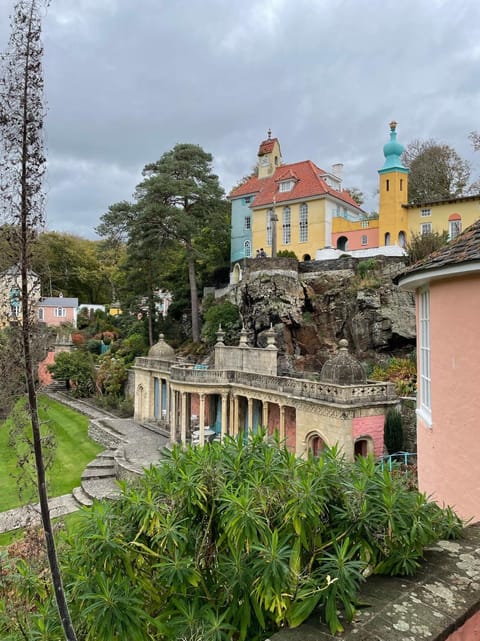 Bryn Goleu, Mersey Street, Borth-y-Gest House in Wales