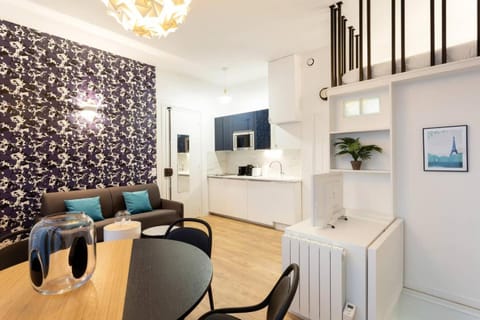 TV and multimedia, Kitchen or kitchenette, Living room, Seating area, Dining area, hair dresser