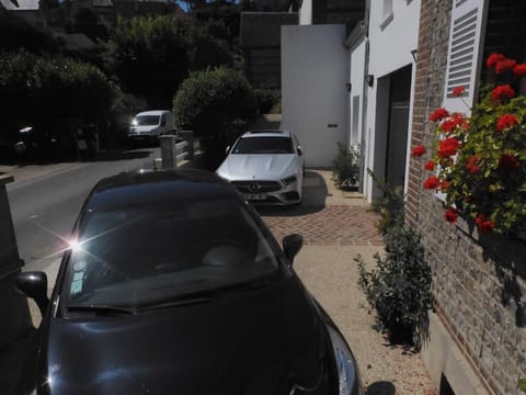 GITE LE DORIS AVEC PLACE DE STATIONNEMENT PRIVEE INCLUSE Apartment in Étretat