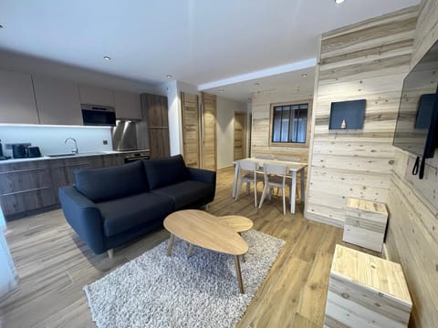 TV and multimedia, Kitchen or kitchenette, Living room, Seating area, Dining area