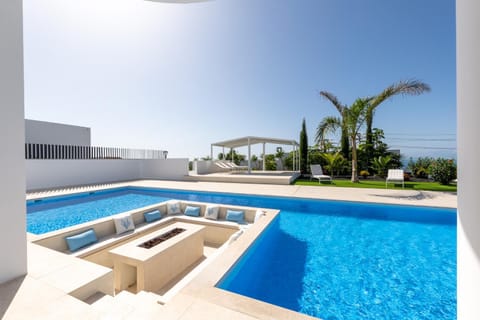 Garden, Balcony/Terrace, Swimming pool, Swimming pool, sunbed