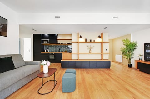 Communal lounge/ TV room, TV and multimedia, Kitchen or kitchenette, Living room, minibar, pet friendly, stove