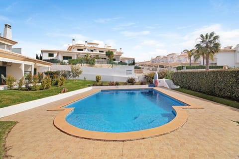 Swimming pool, sunbed
