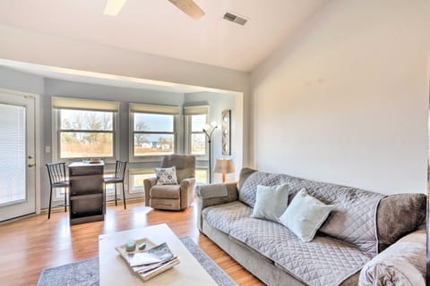 Quaint Couples Escape Pool, Near Lake Erie! Apartment in Lake Erie